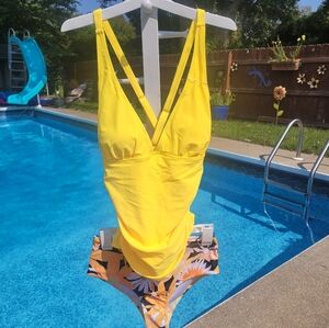 New with tag! Beachsissi Women Small two piece tropical Tankini bikini swim suit